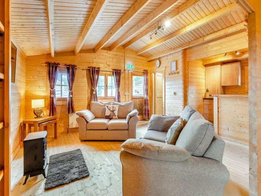 Lochinvar - Clydesdale Log Cabin With Hot Tub Airdrie Ngoại thất bức ảnh