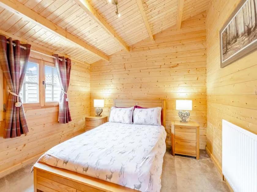 Lochinvar - Clydesdale Log Cabin With Hot Tub Airdrie Ngoại thất bức ảnh