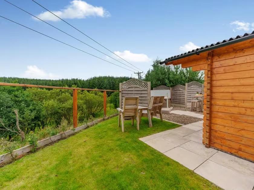 Lochinvar - Clydesdale Log Cabin With Hot Tub Airdrie Ngoại thất bức ảnh